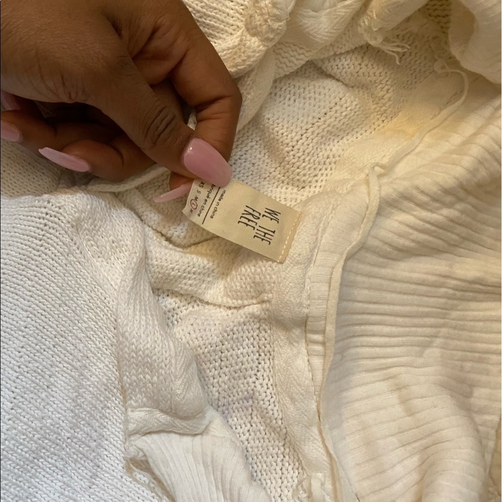 Free People distressed crop - Picture 2 of 4